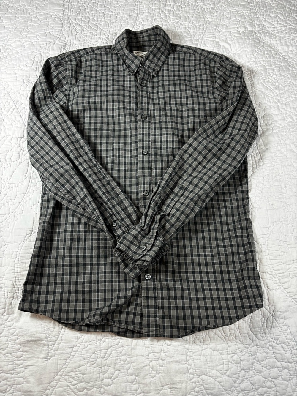 GAP Men's Black and Gray Plaid Button-Down Shirt